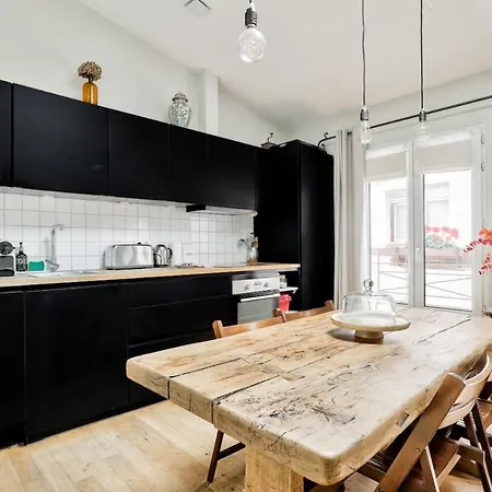 Stunning Parisian 1br Flat 5 Min From Montmartre Lägenhet