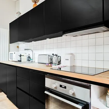 Stunning Parisian 1br Flat 5 Min From Montmartre Lägenhet